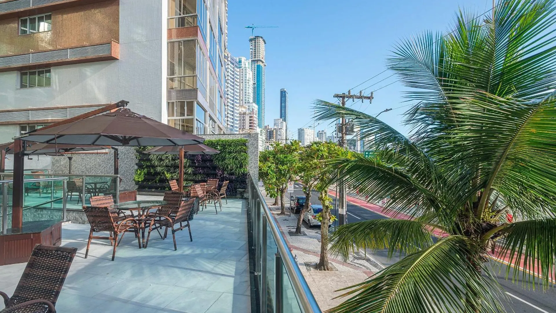 Vakantiehuis Itnc143- Frente Ao Mar! Amplo Ap Com 3 Quartos+3Wc Balneário Camboriú Brazilië
