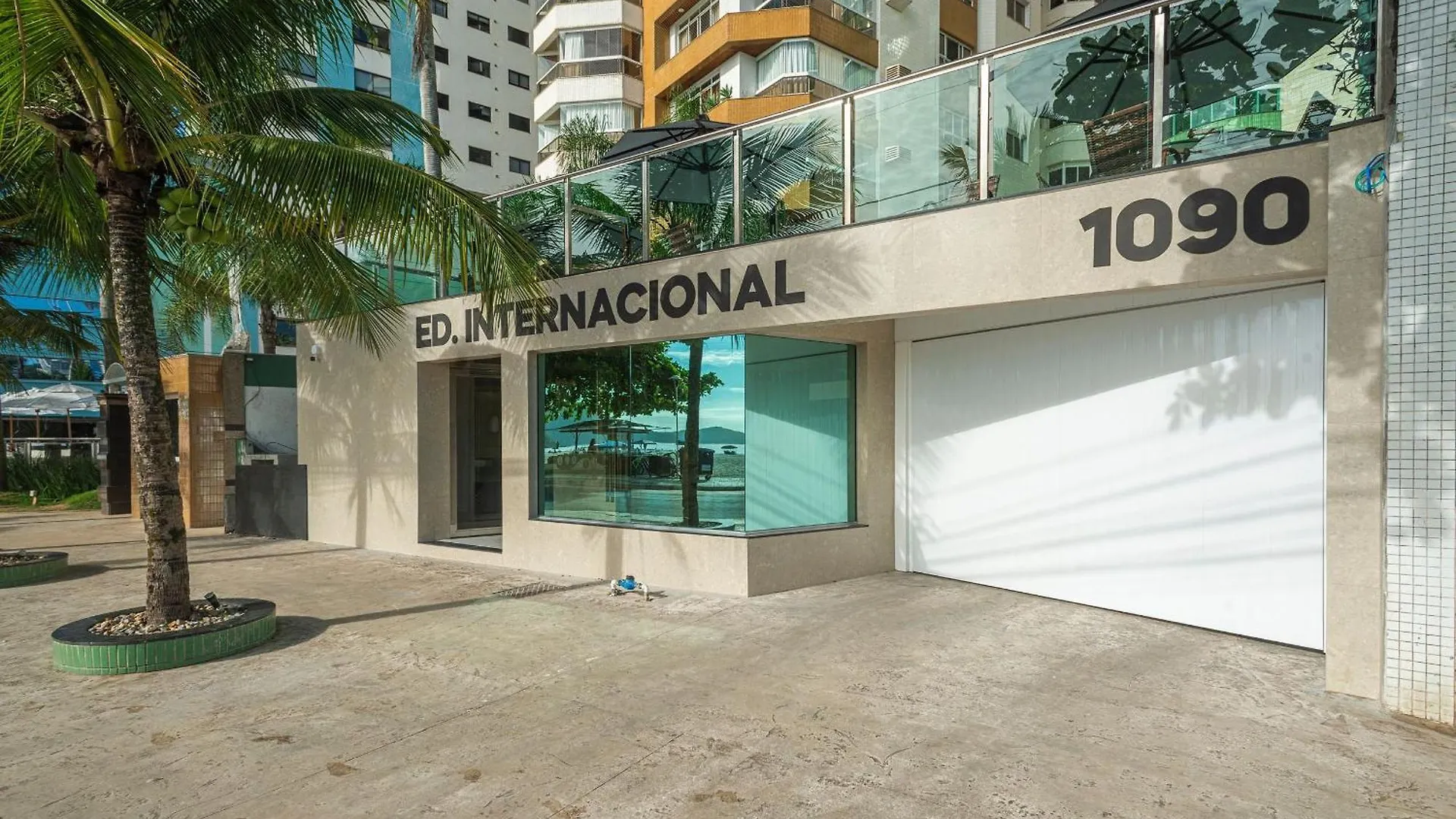 Vakantiehuis Itnc143- Frente Ao Mar! Amplo Ap Com 3 Quartos+3Wc Balneário Camboriú