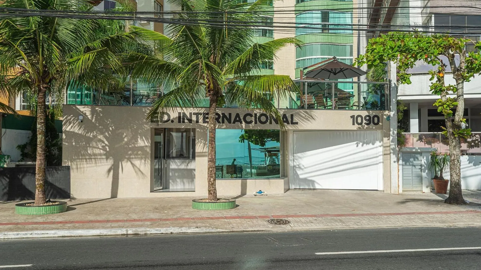 Vakantiehuis Itnc143- Frente Ao Mar! Amplo Ap Com 3 Quartos+3Wc Balneário Camboriú
