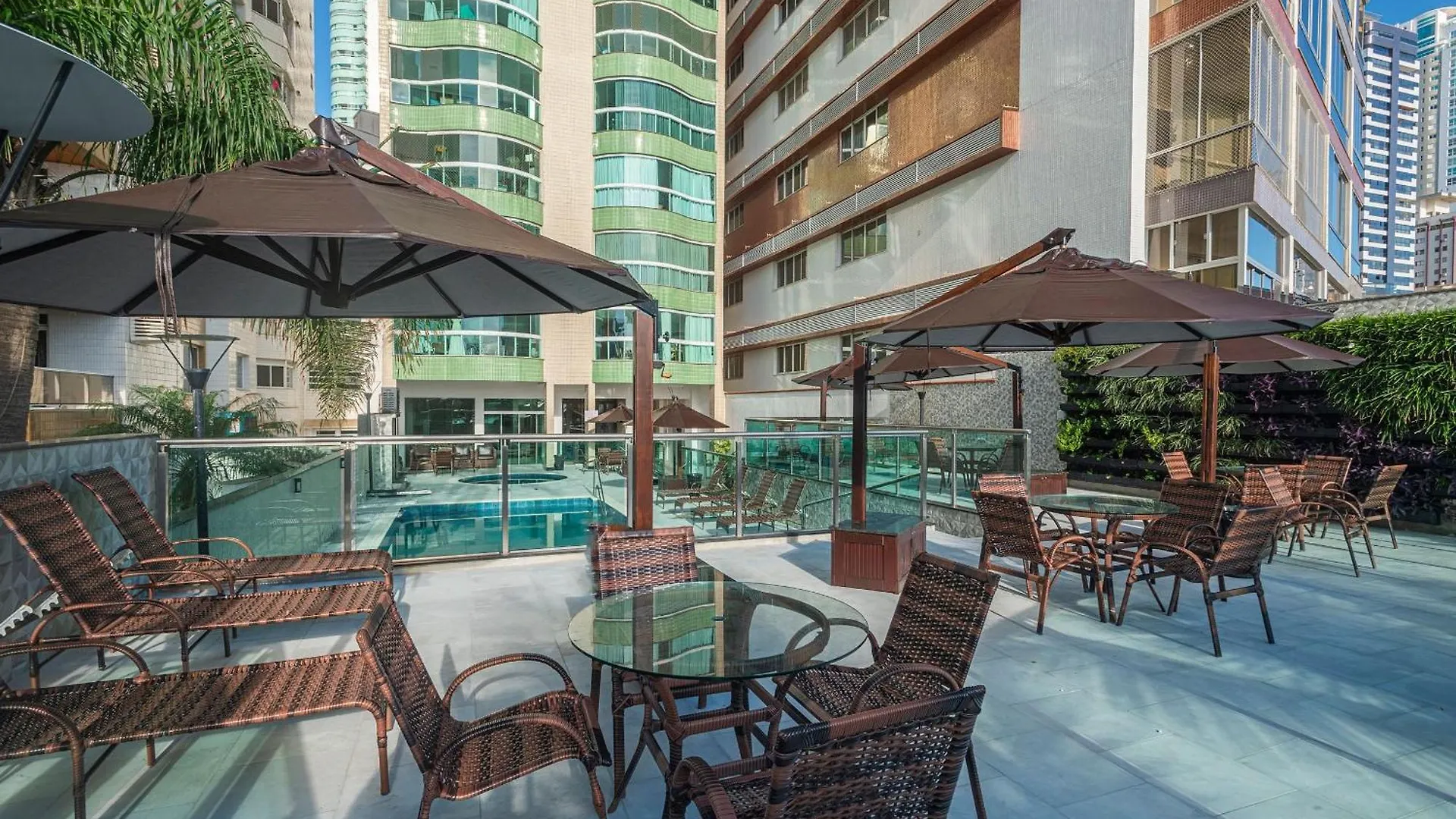 Itnc143- Frente Ao Mar! Amplo Ap Com 3 Quartos+3Wc Balneário Camboriú Vakantiehuis